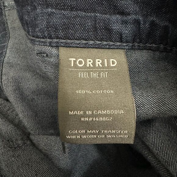 NWT TORRID 5" Relaxed Utility Lightweight Mid-Rise Shorts in Dark Wash - Picture 10 of 12